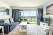 Top Lennox Head