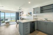 Top Lennox Head