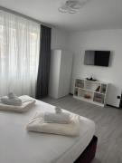 Vic Cedonia Residence