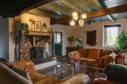 Bohemian Experience Wellness, Jacuzzi, Sauna, BBQ, Garden, Sleeps 14