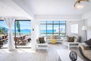 Coastal Hospitality - De Valle 52