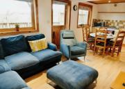 Spacious 3-Bed Lodge with Hot Tub Near Waterpark and Trails