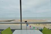 Fenêtre sur mer, loggia vue mer en bord de plage