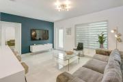 Modern 2BR with Jacuzzi BBQ Near Beach & FLL