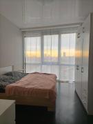 Smart Plaza Modern Urban Apartment - Світла квартира з вражаючим видом біля метро