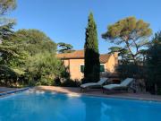 Mas provençal piscine 16 personnes proche centre de Nîmes