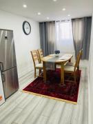 Elegant home near HeathrowAirport fast city access free parking and WiFi