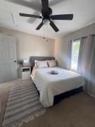 Charming Private Suite Near Scenic Trails