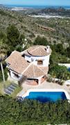 Villa with panoramic view, garden and private pool