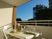 Flat with parking near the beach