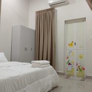 Top Tanah Merah