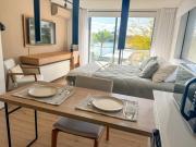 Lakefront Studio - Heated Pool & Gym 5 min airport