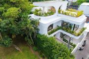 Tropical Chic Villa w Rooftop & Pool in Seminyak