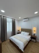 Loris Rooms