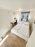 Bright Double Room 50 Free Parking