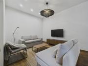2BR Old Town Apartment near St Peters Church