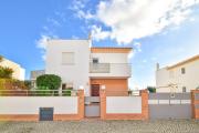 Vila Alfarrobeira by MTPhomes