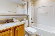 Lakefront resort near attractions with AC, kitchen, hot tub, pool & lake view