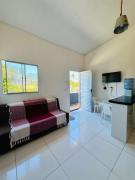 Apto aconchegante • Piscina, AC e churrasqueira • 600m da Praia do Mutá