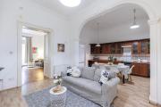 Dynasty Apartment - 3 bdrms, central location
