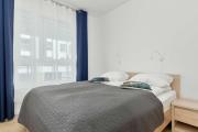 Quiet Apartment with Parking Near the City Center by Noclegi Renters