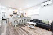 Coastal Charm, 1st floor, AC, KingB, Free parking