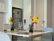 Near BTS l Fully furnish l Gym and Pool