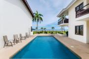 Pacific Beach 9 - Beachfront Condo, BBQ, pool, prime location, sleeps 4