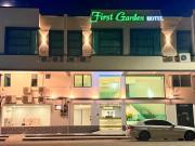 Hotel first garden