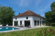 Large fully renovated country house with a pool
