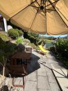 Panorama-Haus Ferienwohnung SÄNTIS - Schlafzimmer, Wohnzimmer, Küche, Bad, Sonnenterrasse mit Bergblick im Garten