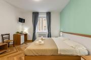 Casa Piera, 5 min drive from Lake Como, Modern apartment