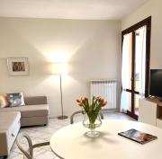 Spacious, renovated apartment in the centre