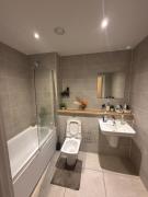 Stylish 1-Bed Apartment, 15 Mins to Old Trafford