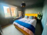 Top floor flat with balcony in trendy East London