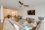5 Mi to Bethany Beach Modern Gem with Pool Access!