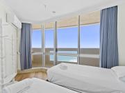Timeless 3BR Oceanview stay in Surfers Free parking