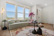 4 Bedroom Detached Home with Free Parking, Netflix, King Size Bed & Portable AC
