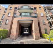 Cosy Flat in Zone 1 - 1min to Tube