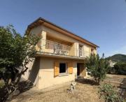 Maison familiale avec jardin et terrasse