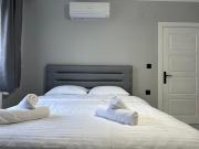 Comfortable 2BR Apartment Near City Center with En-Suite