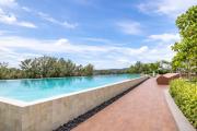 Design Led Apt with Oasis Rooftop in Skypark Laguna