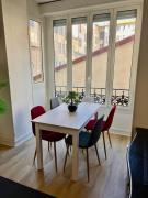 Beautiful spacious air conditioned apartment - center
