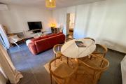 Modern 3-Bedroom Apartment for 7 with Terrace & Parking Beach 10min