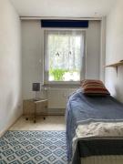 Self check in ganzes Apartment 40 m zwei Schlafzimmer Wlan Parkplatz eigenes Badezimmer mit Badewanne Kochecke Einfamilienhaus