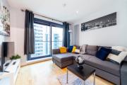 Comfy 2BR flat w balcony in Canary wharf