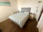 Central 2-bed modern flat with sea views & parking