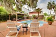 Walk to Beach! Romantic Deja View Apt in Biloxi