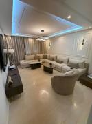 Stylish & Cozy Duplex - Near everything!