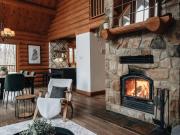 NEW! Luxury Timber Chalet - Hot Tub & Game Room